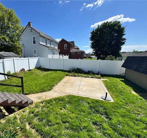 213 College St, Ellwood City, PA 16117
