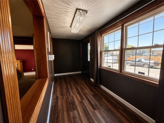 213 College St, Ellwood City, PA 16117