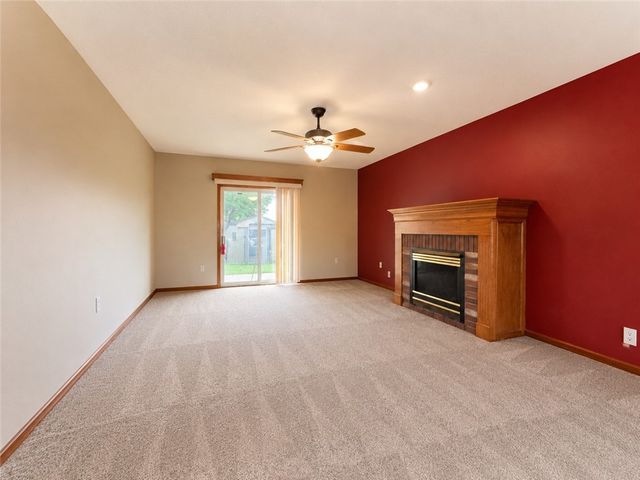 213 College St, Ellwood City, PA 16117