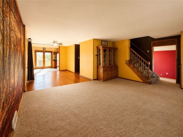213 College St, Ellwood City, PA 16117