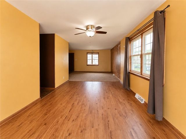 213 College St, Ellwood City, PA 16117