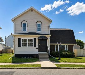 213 College St, Ellwood City, PA 16117