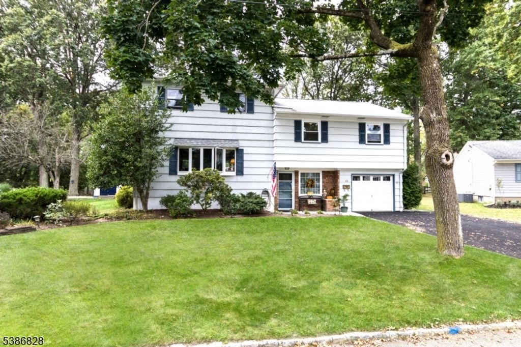 12 Ahern Way, Roseland Boro, NJ 07068