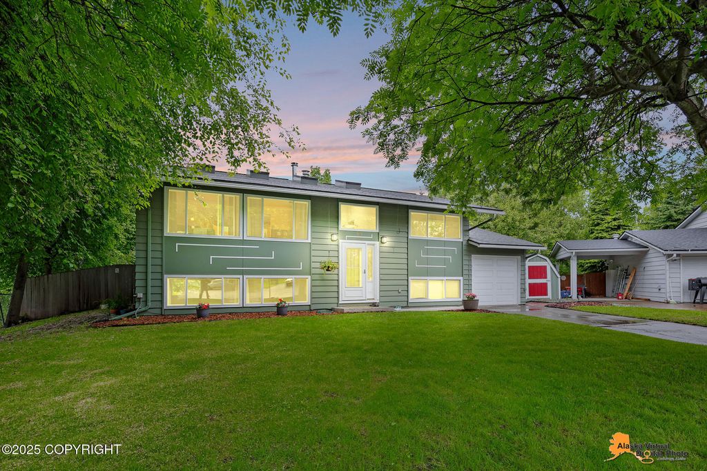 3868 Shannon Circle, Anchorage, AK 99508