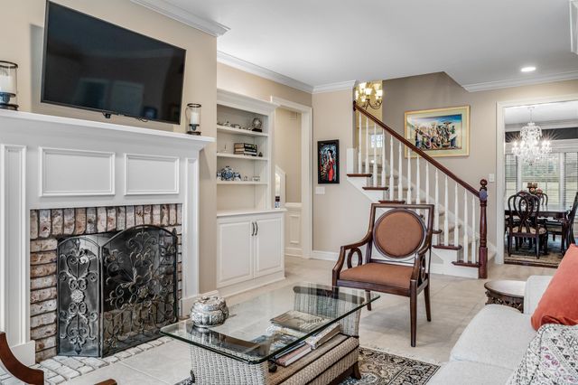 320 Royal Crest Drive, Fort Wayne, IN 46814