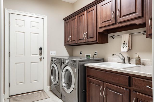 320 Royal Crest Drive, Fort Wayne, IN 46814