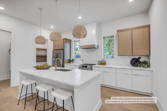 5102 Amalie Dr, Nashville, TN 37211