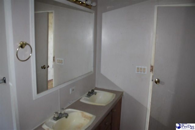 2470 Pittman Ln, Dillon, SC 29536