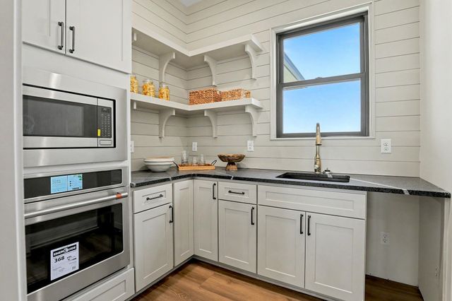 24770 W Stonebottom Ct, Goddard, KS 67052