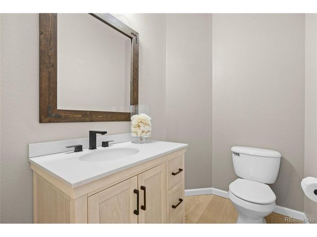 5060 S Riviera Ct, Aurora, CO 80015