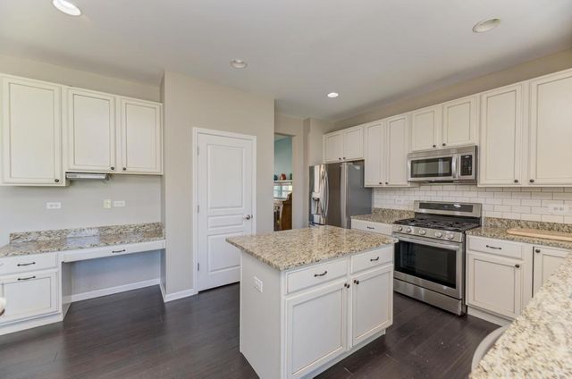 3507 Crestwood Lane, Carpentersville, IL 60110