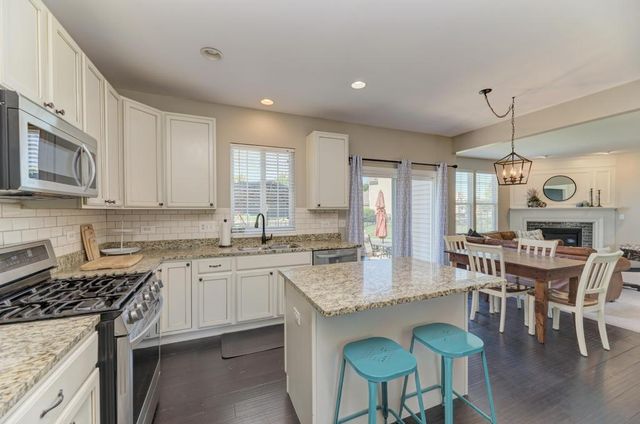 3507 Crestwood Lane, Carpentersville, IL 60110