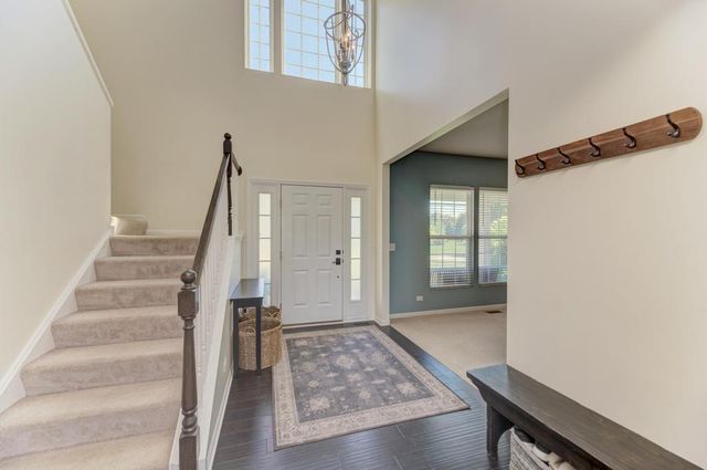 3507 Crestwood Lane, Carpentersville, IL 60110