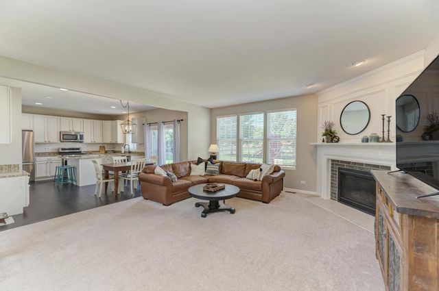 3507 Crestwood Lane, Carpentersville, IL 60110