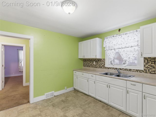 4350 Lotus Drive, Waterford Charter Township, MI 48329