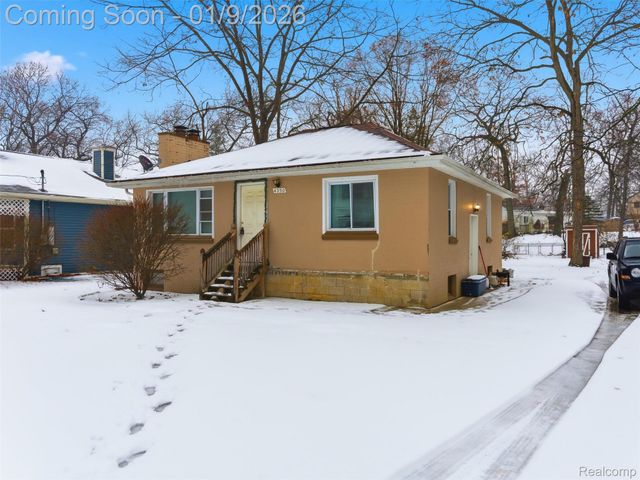 4350 Lotus Drive, Waterford Charter Township, MI 48329