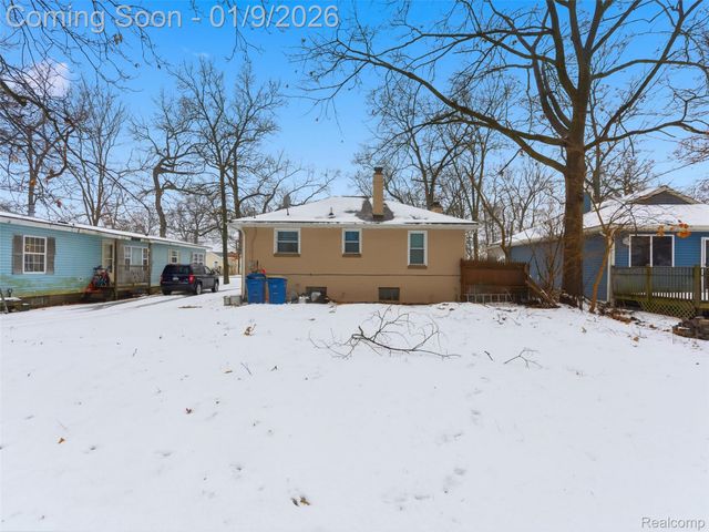 4350 Lotus Drive, Waterford Charter Township, MI 48329