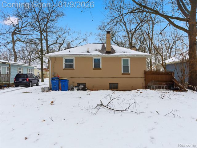 4350 Lotus Drive, Waterford Charter Township, MI 48329