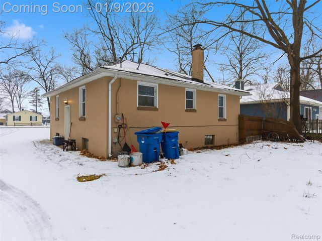 4350 Lotus Drive, Waterford Charter Township, MI 48329