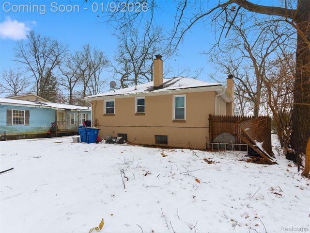 4350 Lotus Drive, Waterford Charter Township, MI 48329