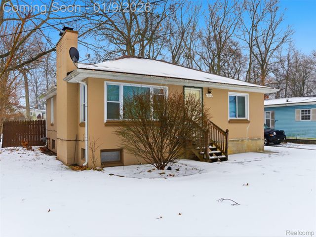 4350 Lotus Drive, Waterford Charter Township, MI 48329