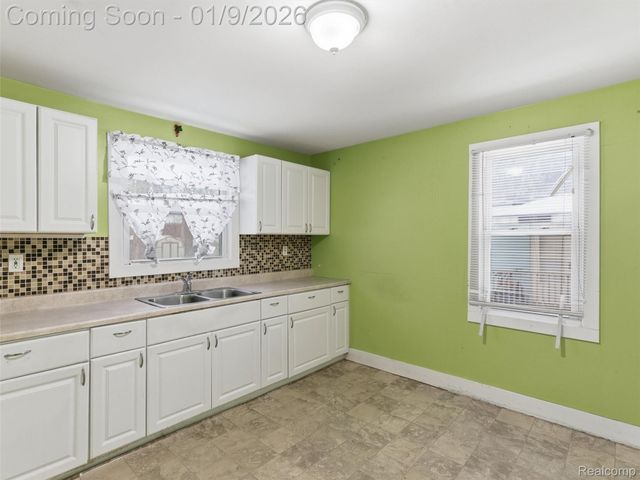 4350 Lotus Drive, Waterford Charter Township, MI 48329