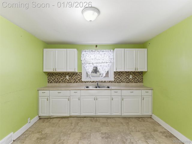 4350 Lotus Drive, Waterford Charter Township, MI 48329