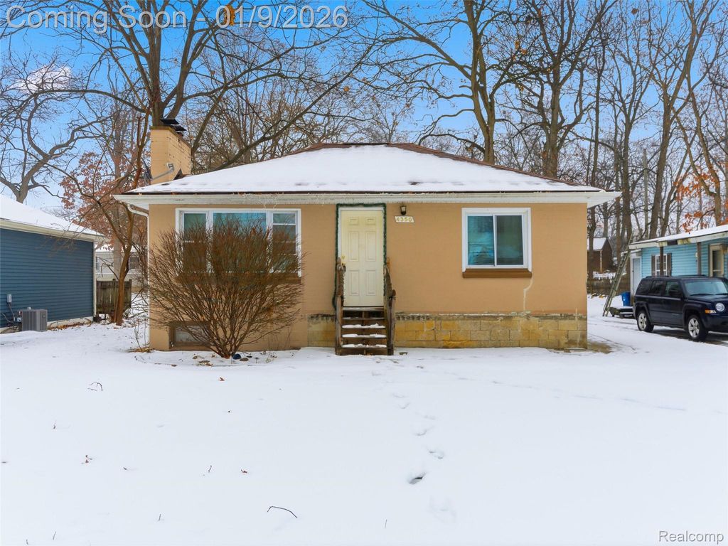 4350 Lotus Drive, Waterford Charter Township, MI 48329