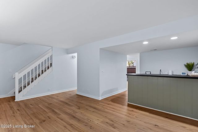 2925 Six Mile Ln, Louisville, KY 40220