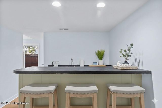 2925 Six Mile Ln, Louisville, KY 40220