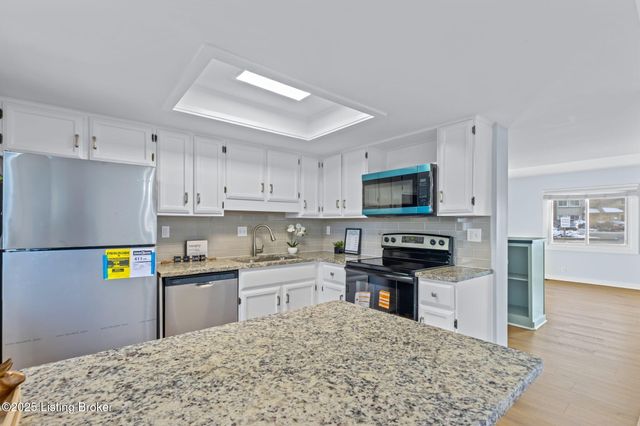 2925 Six Mile Ln, Louisville, KY 40220