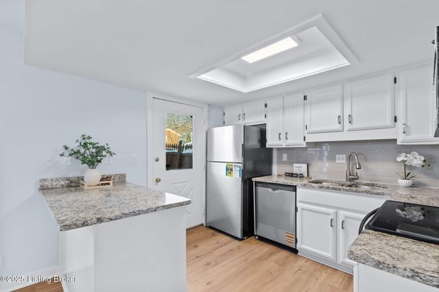 2925 Six Mile Ln, Louisville, KY 40220