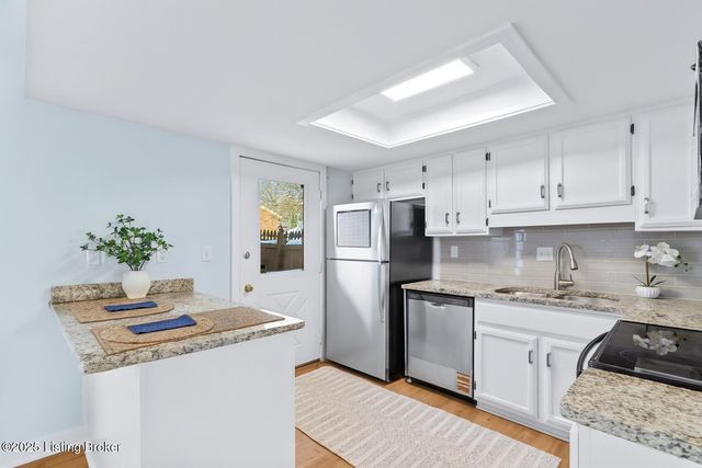 2925 Six Mile Ln, Louisville, KY 40220