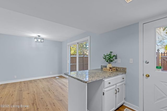 2925 Six Mile Ln, Louisville, KY 40220