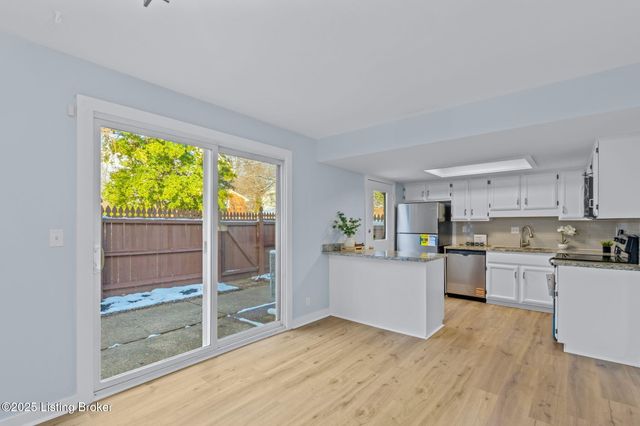 2925 Six Mile Ln, Louisville, KY 40220