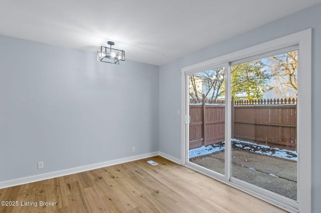 2925 Six Mile Ln, Louisville, KY 40220