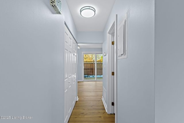 2925 Six Mile Ln, Louisville, KY 40220