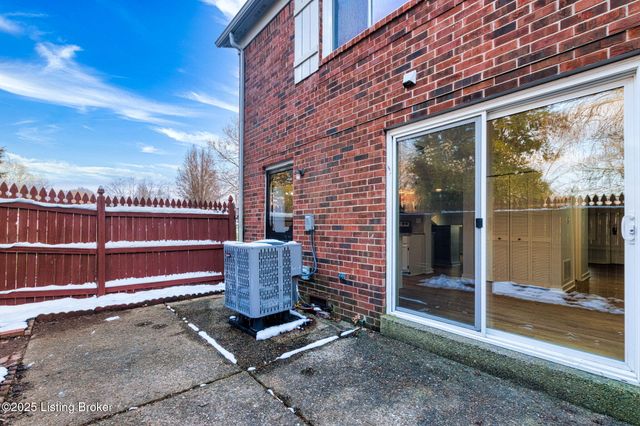 2925 Six Mile Ln, Louisville, KY 40220