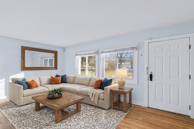 2925 Six Mile Ln, Louisville, KY 40220