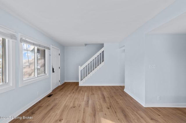 2925 Six Mile Ln, Louisville, KY 40220