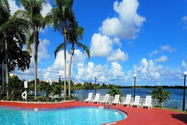 2841 N Oakland Forest Drive 107, Oakland Park, FL 33309