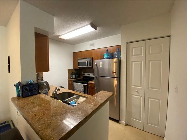 2841 N Oakland Forest Drive 107, Oakland Park, FL 33309