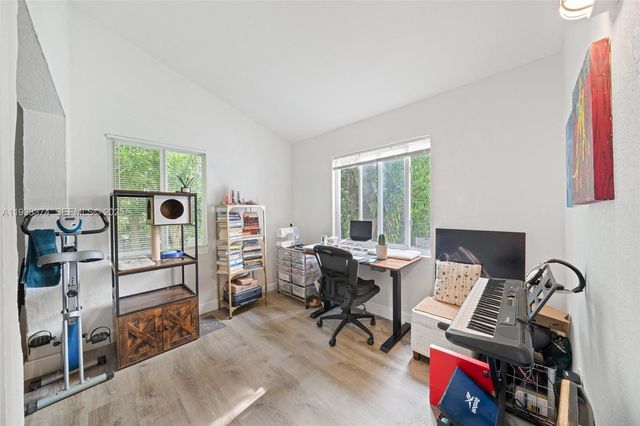 272 NW 42nd St, Miami, FL 33127