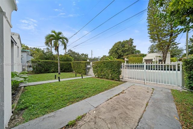 272 NW 42nd St, Miami, FL 33127