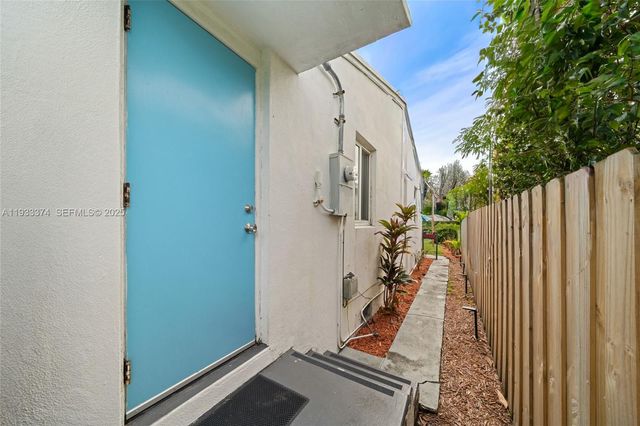 272 NW 42nd St, Miami, FL 33127