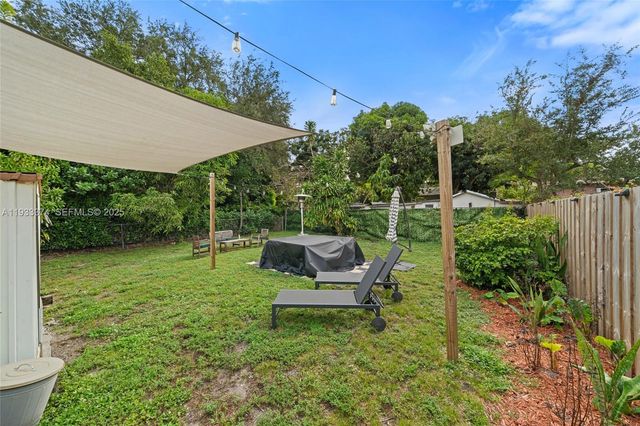 272 NW 42nd St, Miami, FL 33127