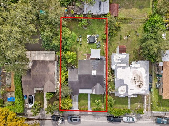 272 NW 42nd St, Miami, FL 33127