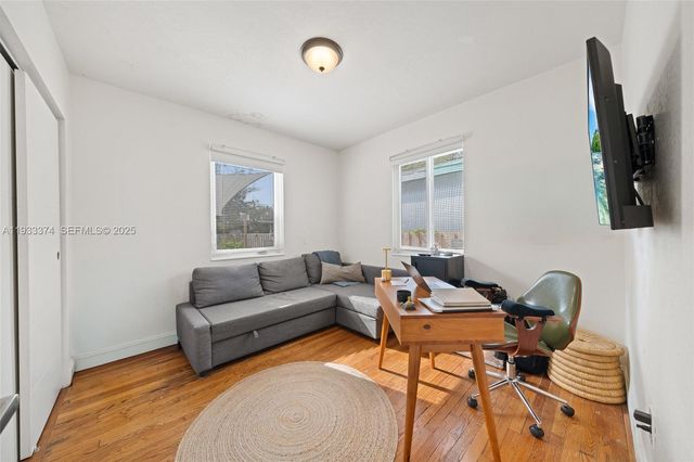 272 NW 42nd St, Miami, FL 33127