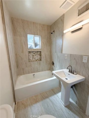 5200 W 57th Street, Ladera Heights, CA 90056