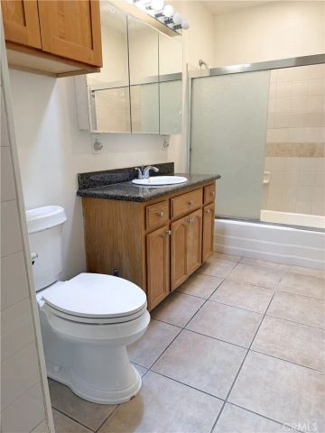 5200 W 57th Street, Ladera Heights, CA 90056